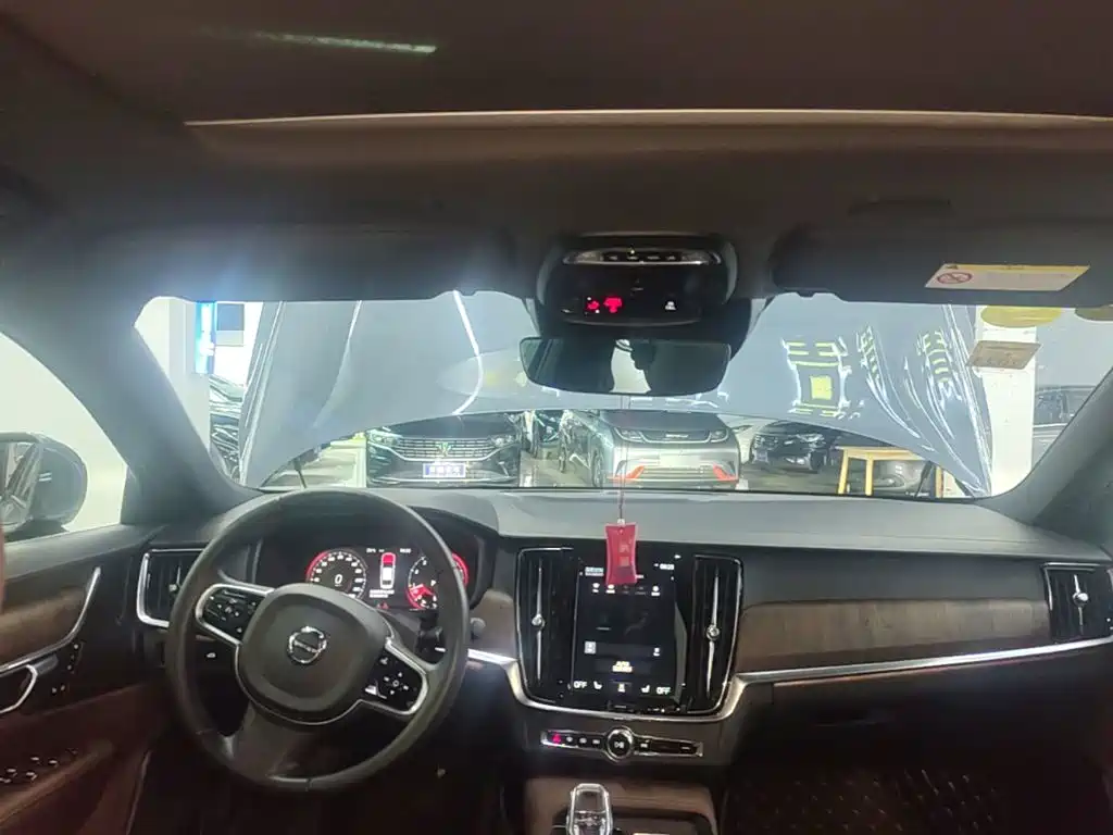 Volvo S90 — миниатюра 18