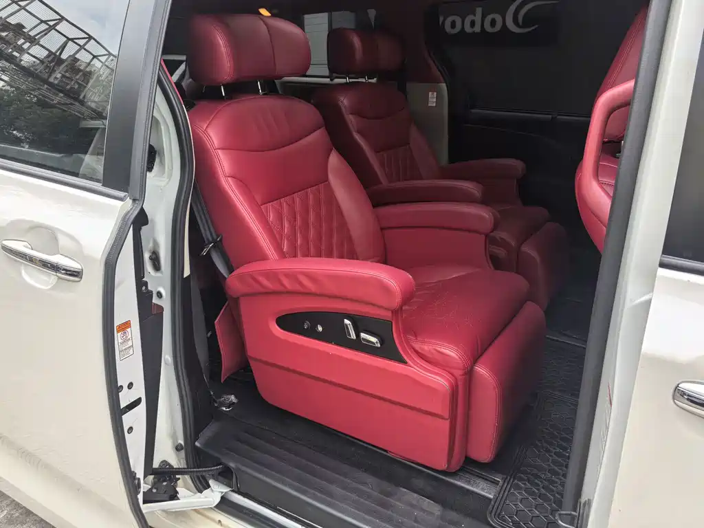 Toyota Sienna — миниатюра 4