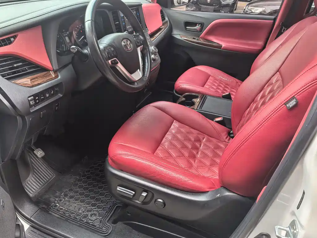 Toyota Sienna — миниатюра 8
