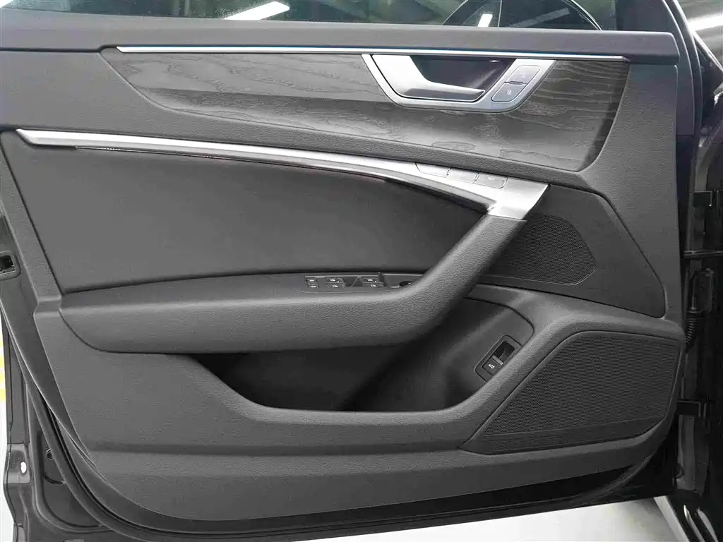 Audi A6L — миниатюра 9
