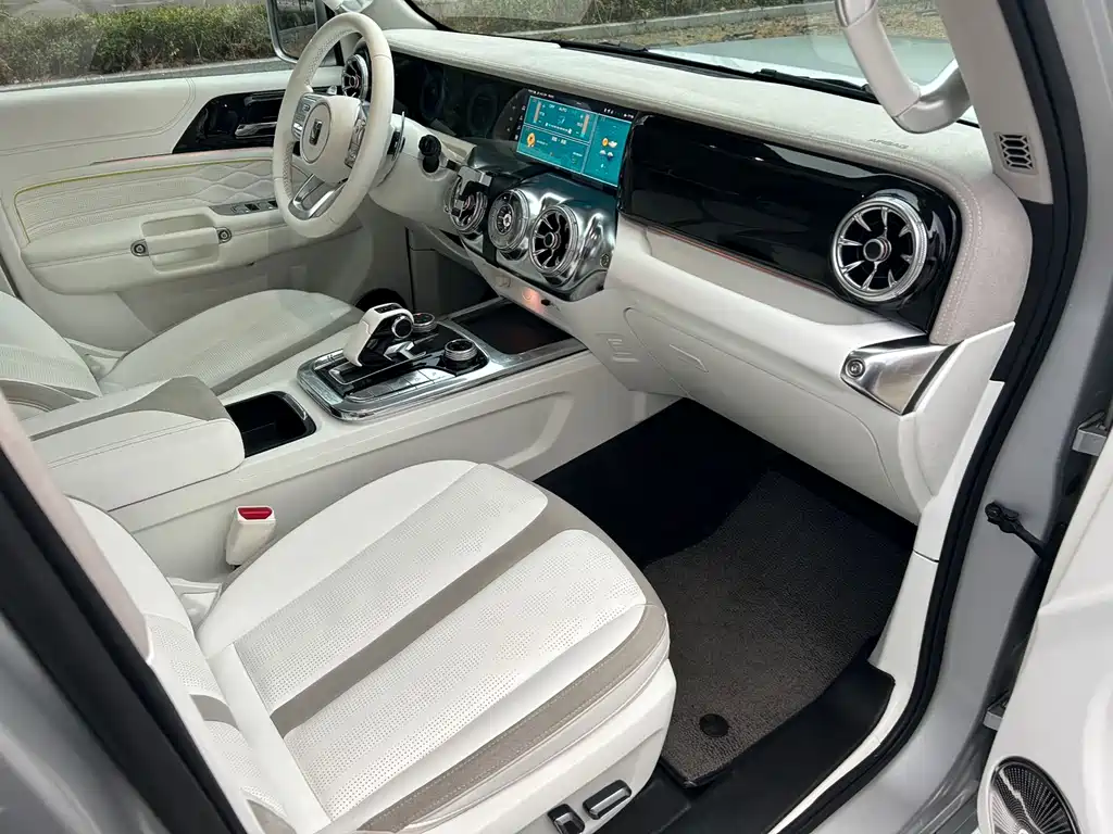 TANK CO CREATION TANK 300