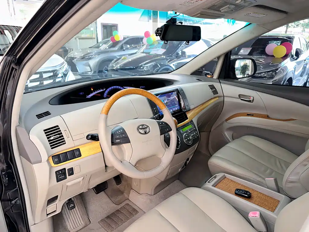Toyota Previa — миниатюра 7