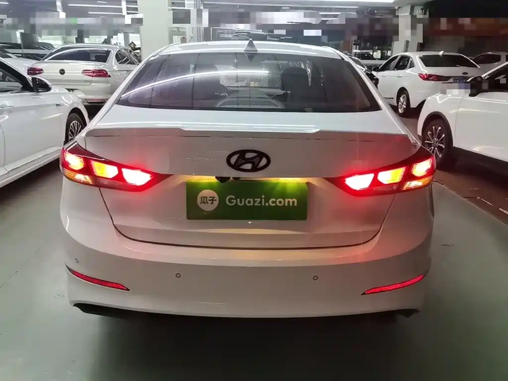 Hyundai Elantra — миниатюра 6