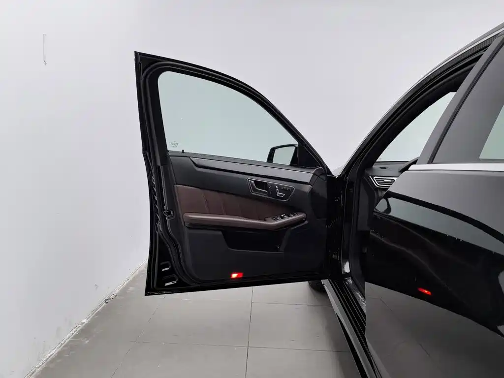 Mercedes-Benz E-Class — миниатюра 8
