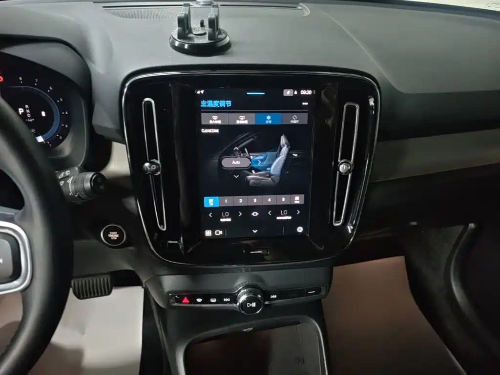 Volvo XC40 — миниатюра 13