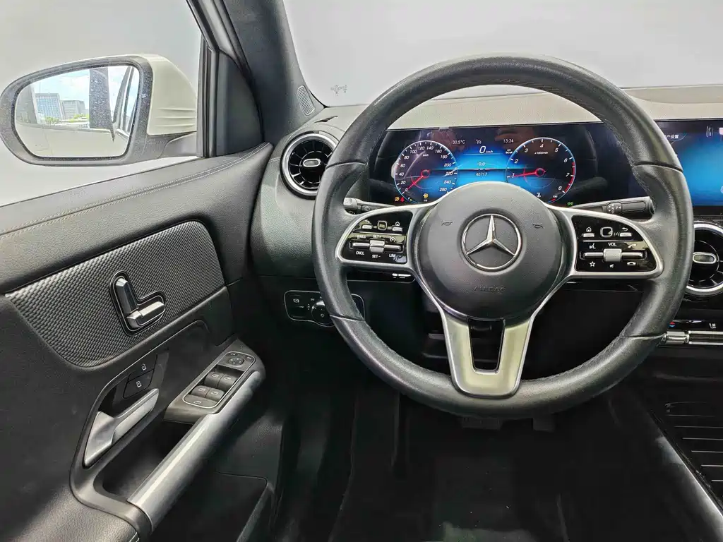 Mercedes-Benz GLA — миниатюра 9