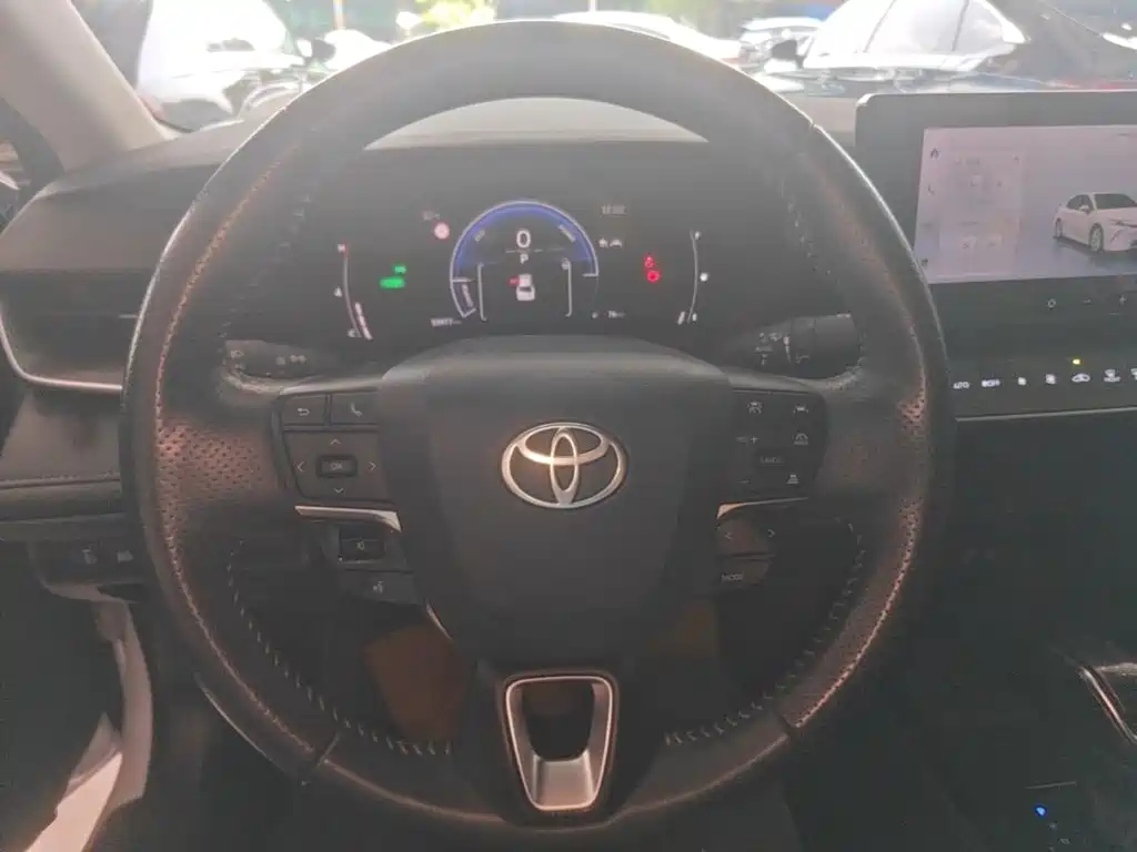 Toyota Camry — миниатюра 11