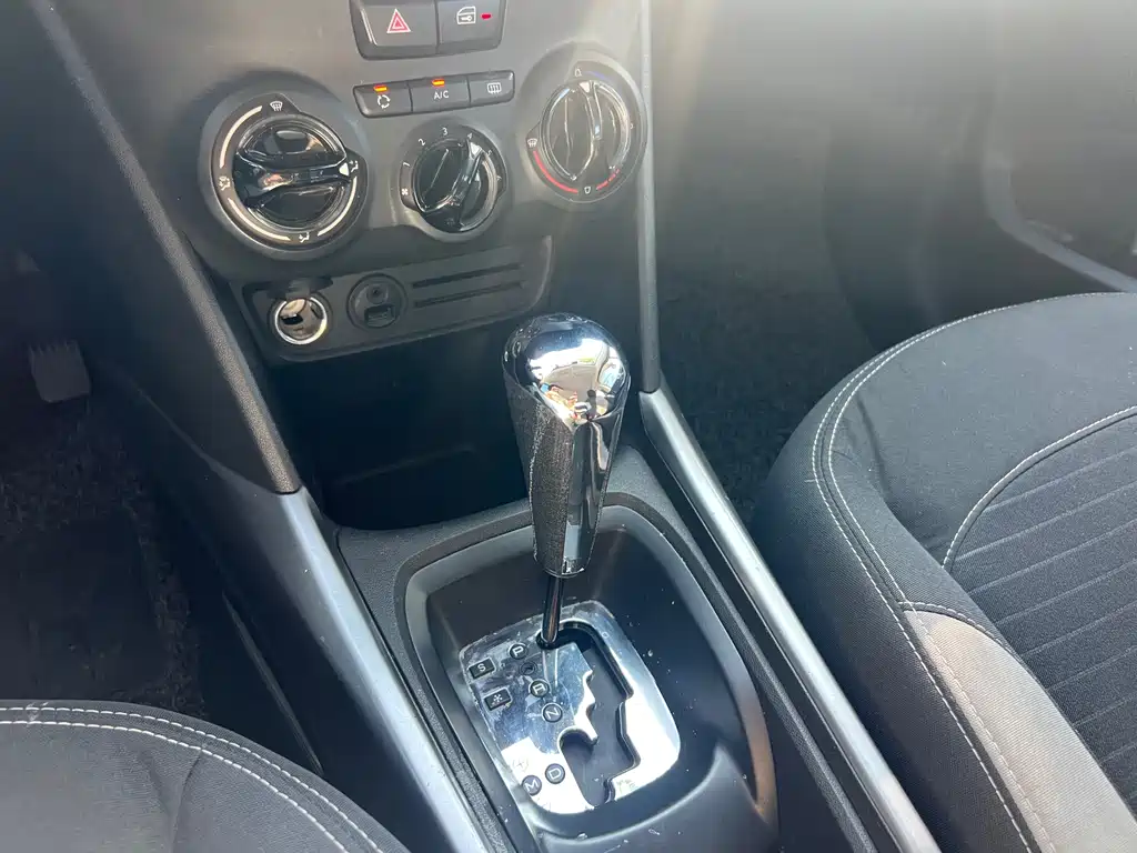 Peugeot 2008 — миниатюра 12