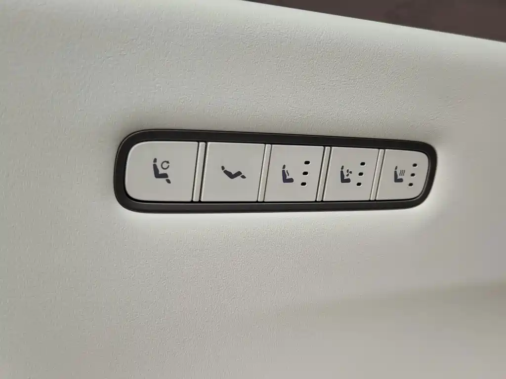 Li Auto Li L8 — миниатюра 6
