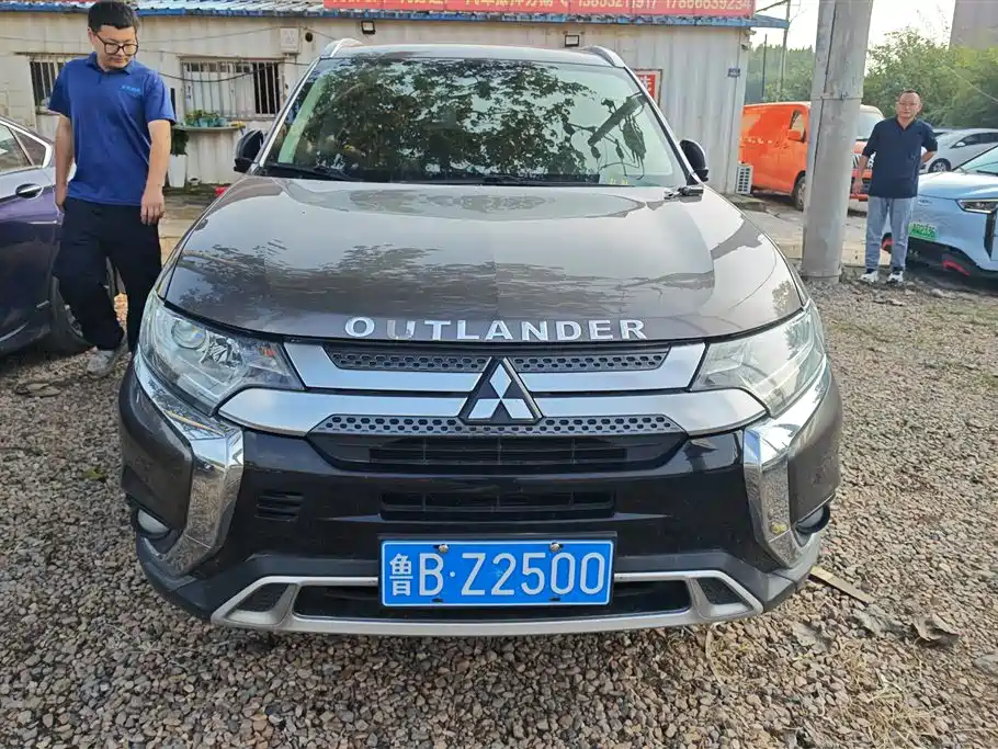 MITSUBISHI OUTLANDER