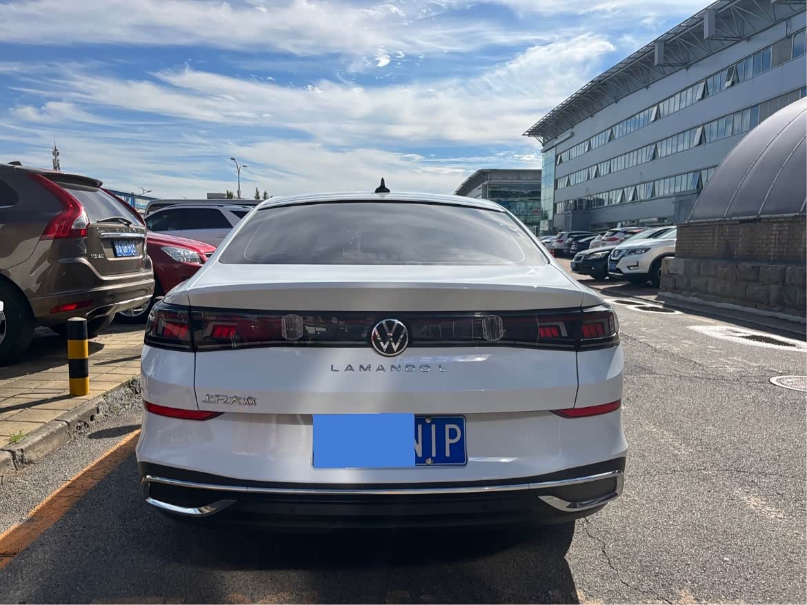 Audi A3 1.4 л 2024 г. Белый, пробег 10000 км