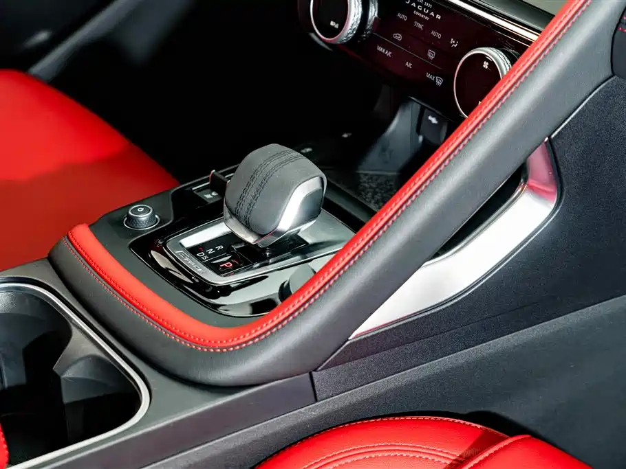 Jaguar E-PACE — миниатюра 18