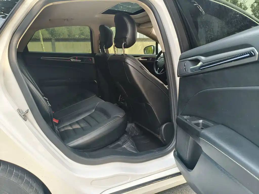 Ford Mondeo — миниатюра 8