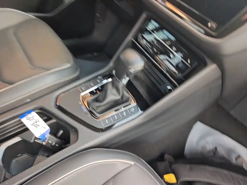 Volkswagen Tiguan L PHEV — миниатюра 14