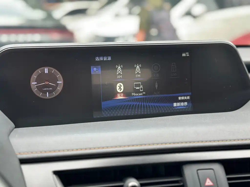 Lexus UX — миниатюра 13