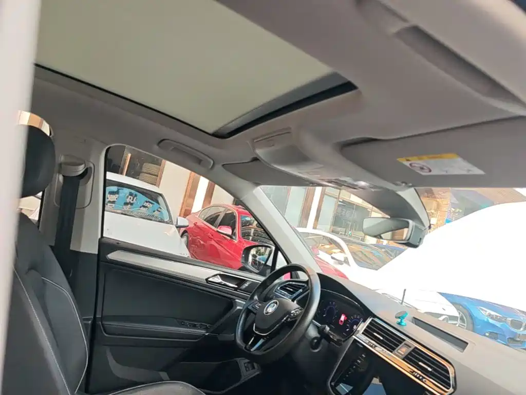Volkswagen Tiguan L PHEV — миниатюра 18