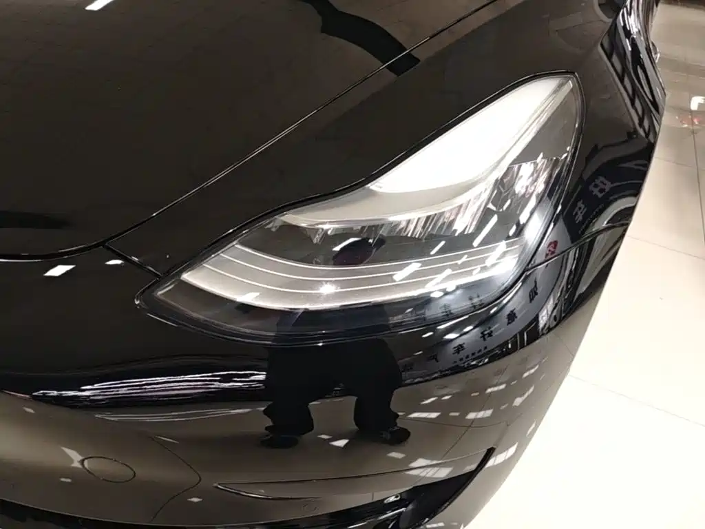 Tesla Model 3 — миниатюра 24