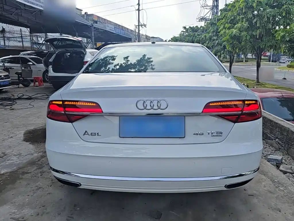 Audi A8 — миниатюра 6