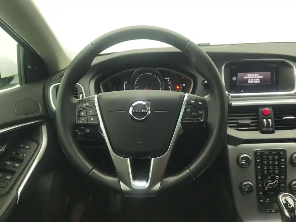 Volvo V40 — миниатюра 11