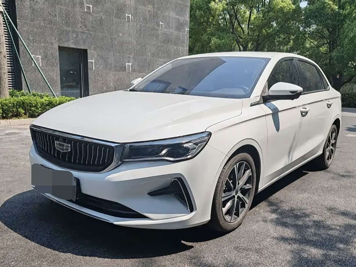 Geely Emgrand 1.5 л 2022 г. Белый, пробег 40000 км