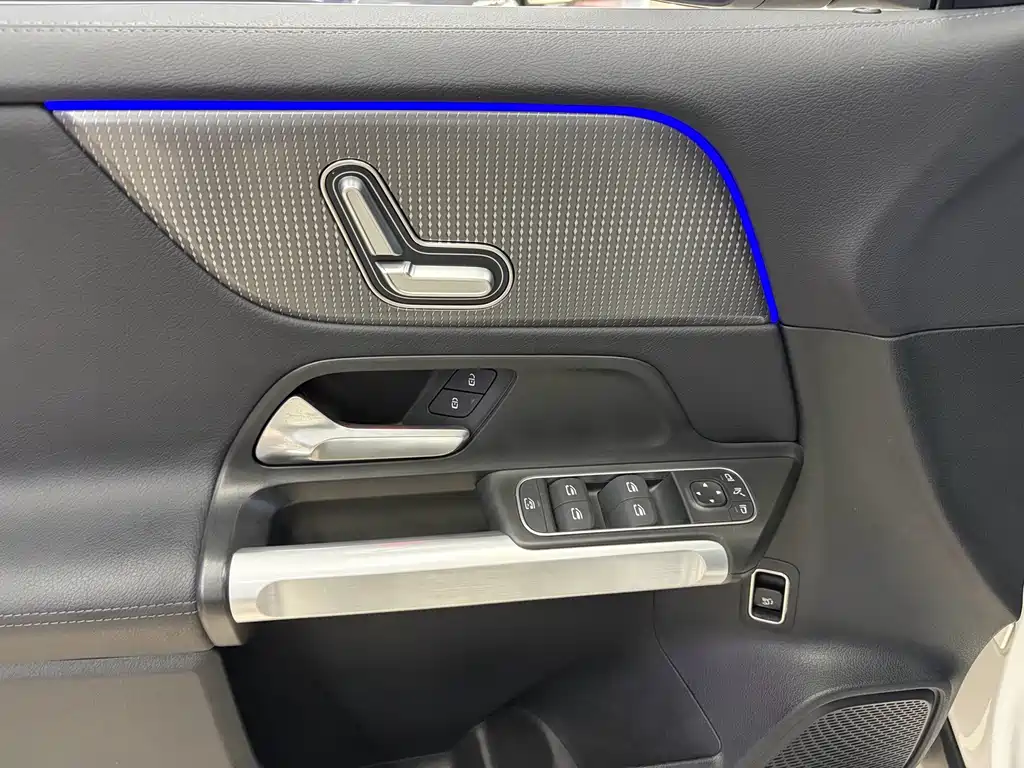 Mercedes-Benz GLB — миниатюра 6