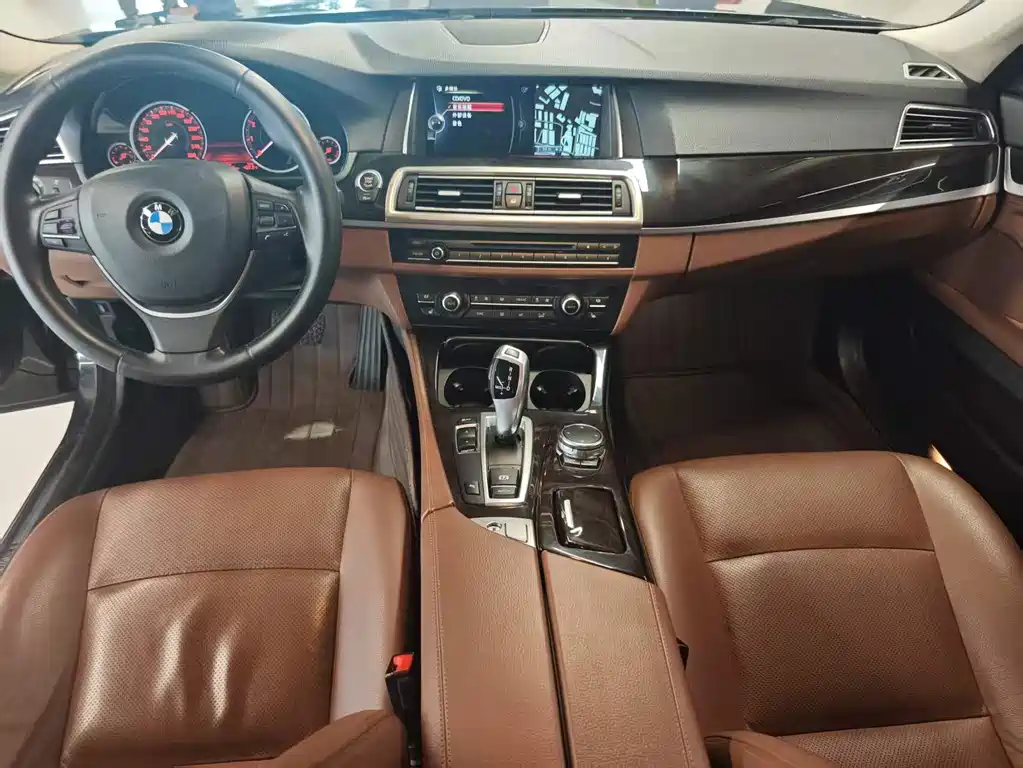 BMW 5 Series — миниатюра 10
