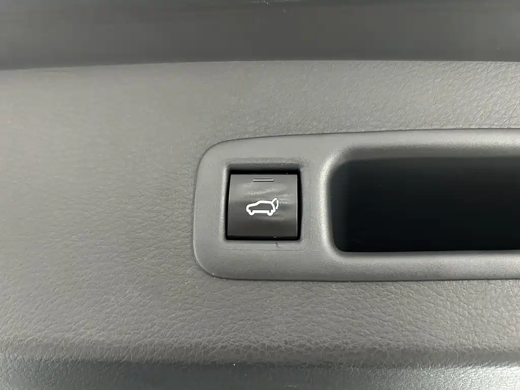 Toyota Granvia — миниатюра 11