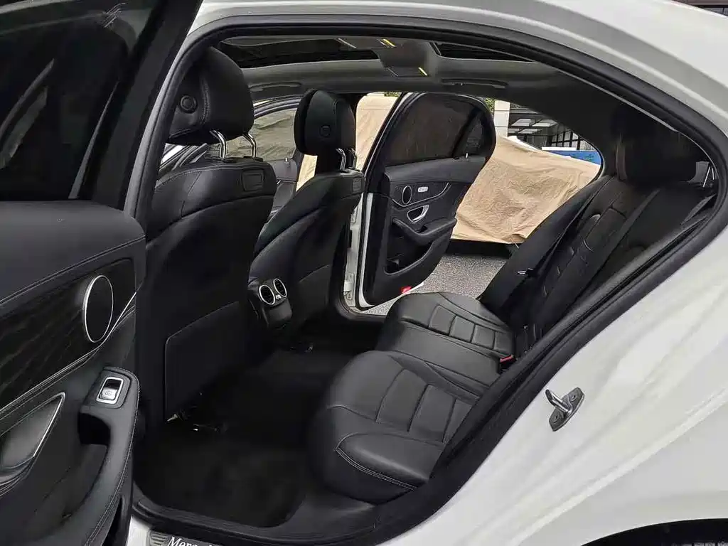 Mercedes-Benz C-Class — миниатюра 8
