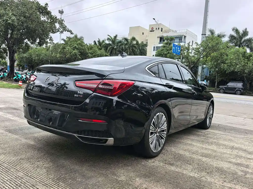 Hongqi Hongqi H5 — миниатюра 14