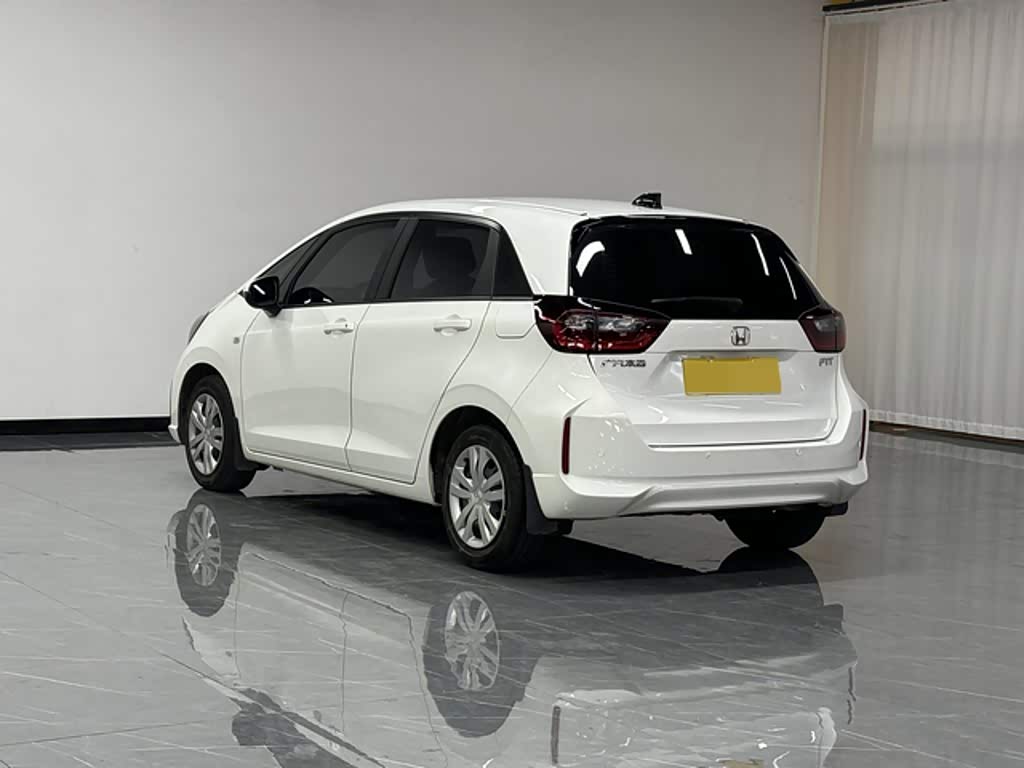 Honda Fit 1.5 л 2022 г. Белый, пробег 31000 км