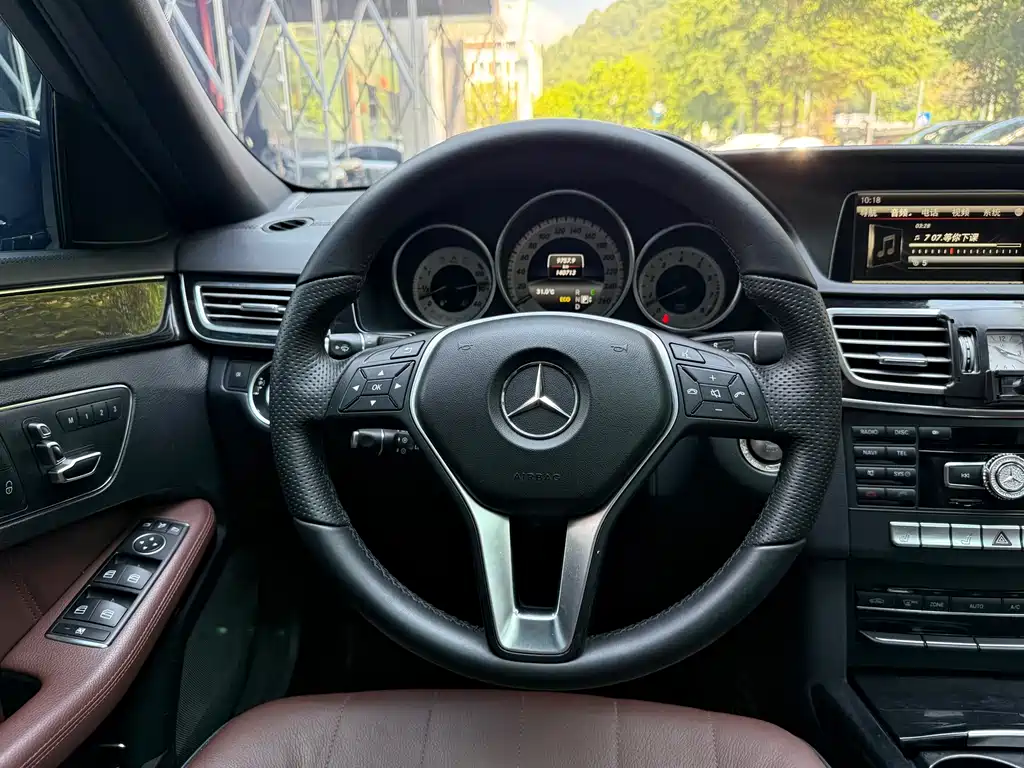 Mercedes-Benz E-Class — миниатюра 11