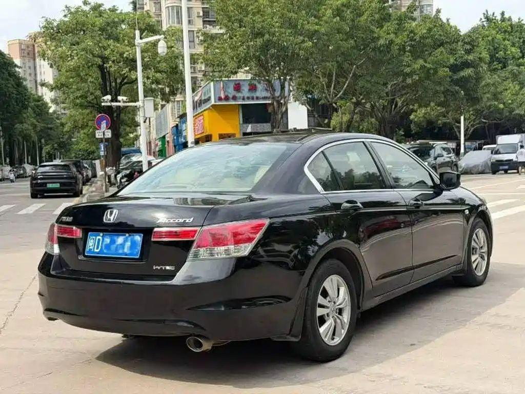 Honda Accord — миниатюра 7