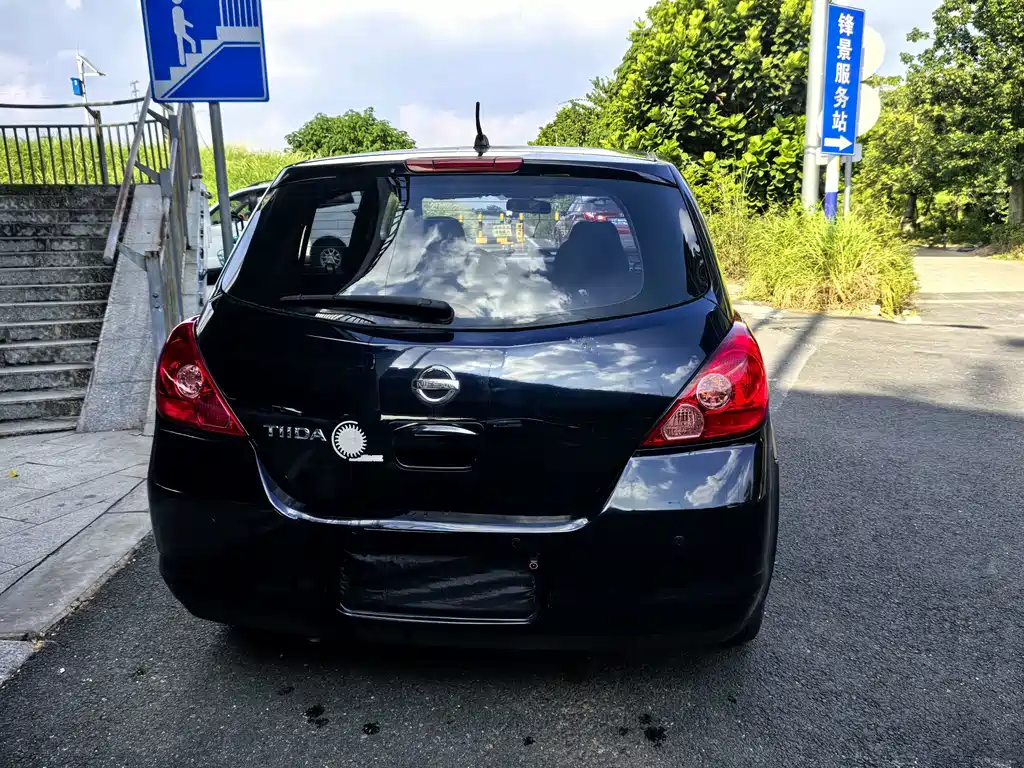 Nissan Tiida — миниатюра 6
