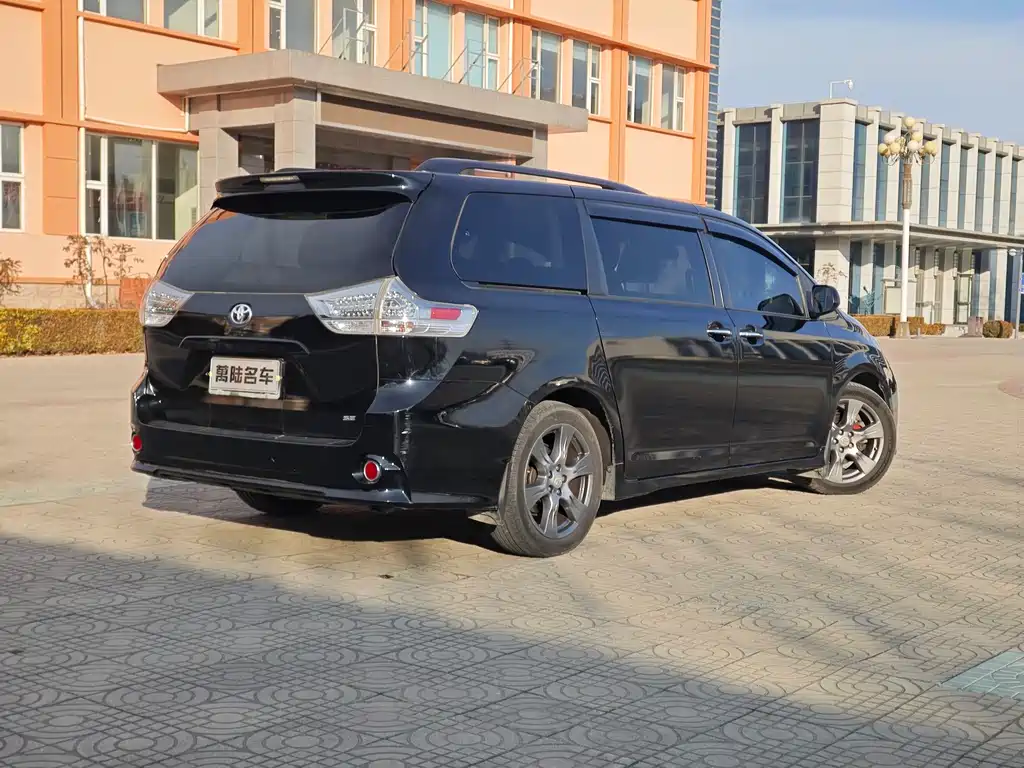 TOYOTA SIENNA