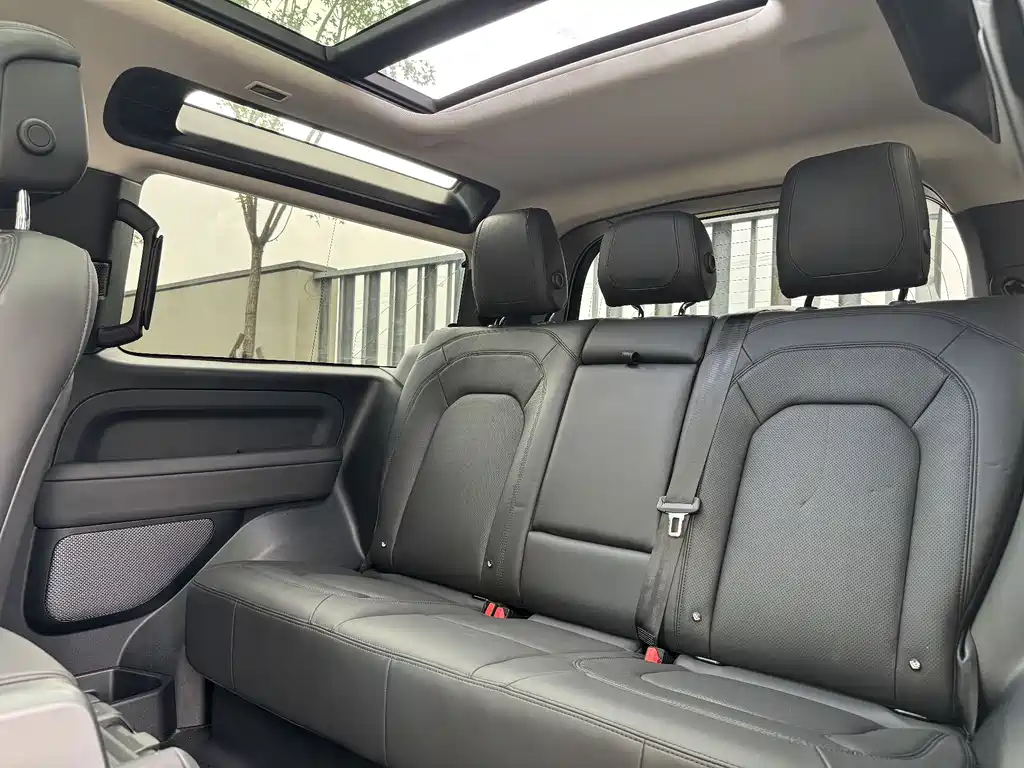 Land Rover Defender — миниатюра 7