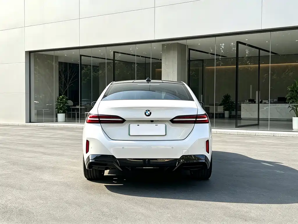BMW i5 — миниатюра 12