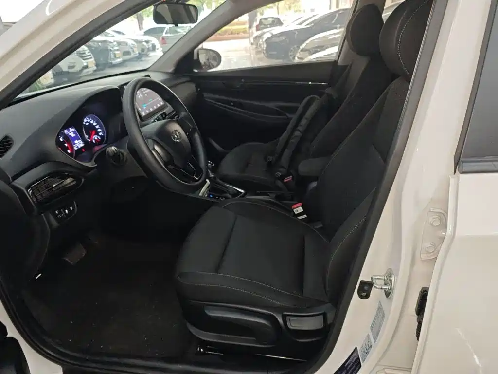 Hyundai Elantra — миниатюра 15
