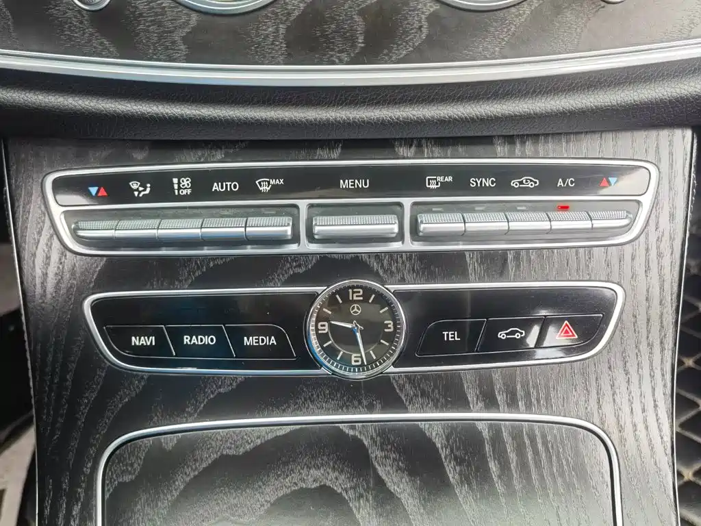 Mercedes-Benz E-Class — миниатюра 21
