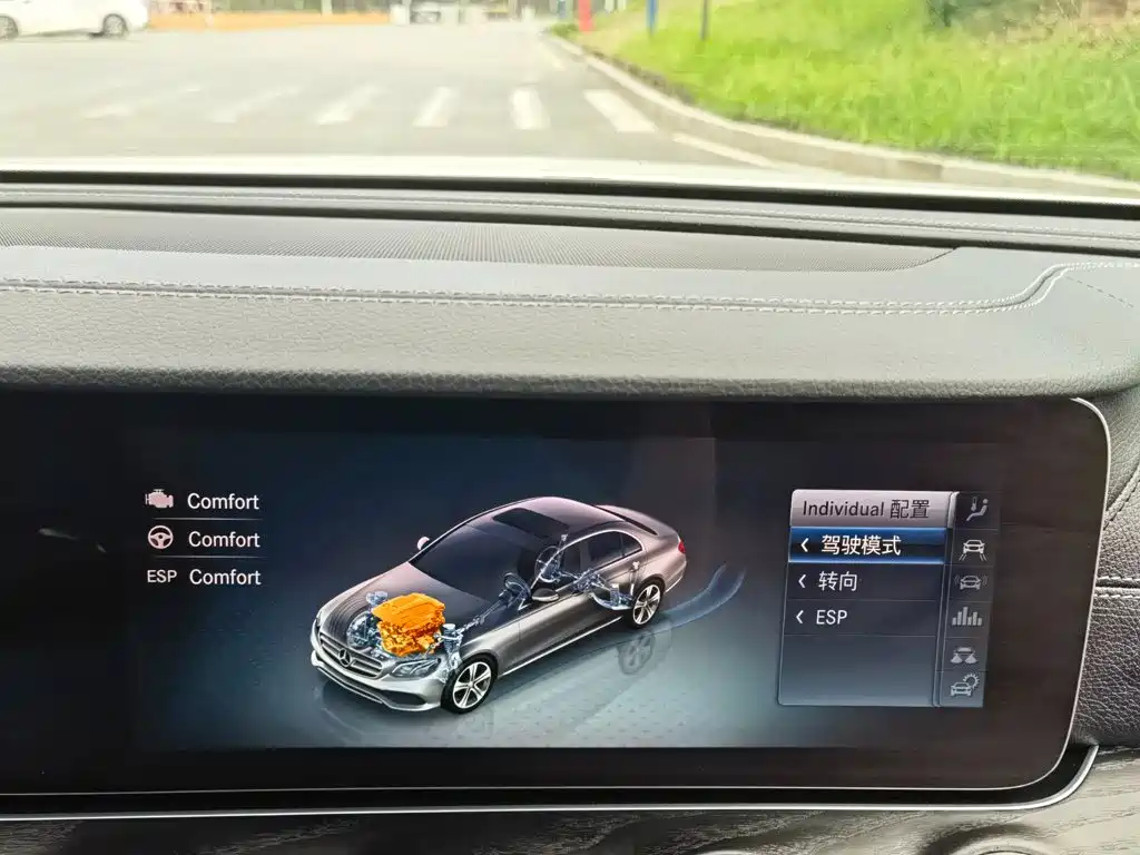 Mercedes-Benz E-Class — миниатюра 16