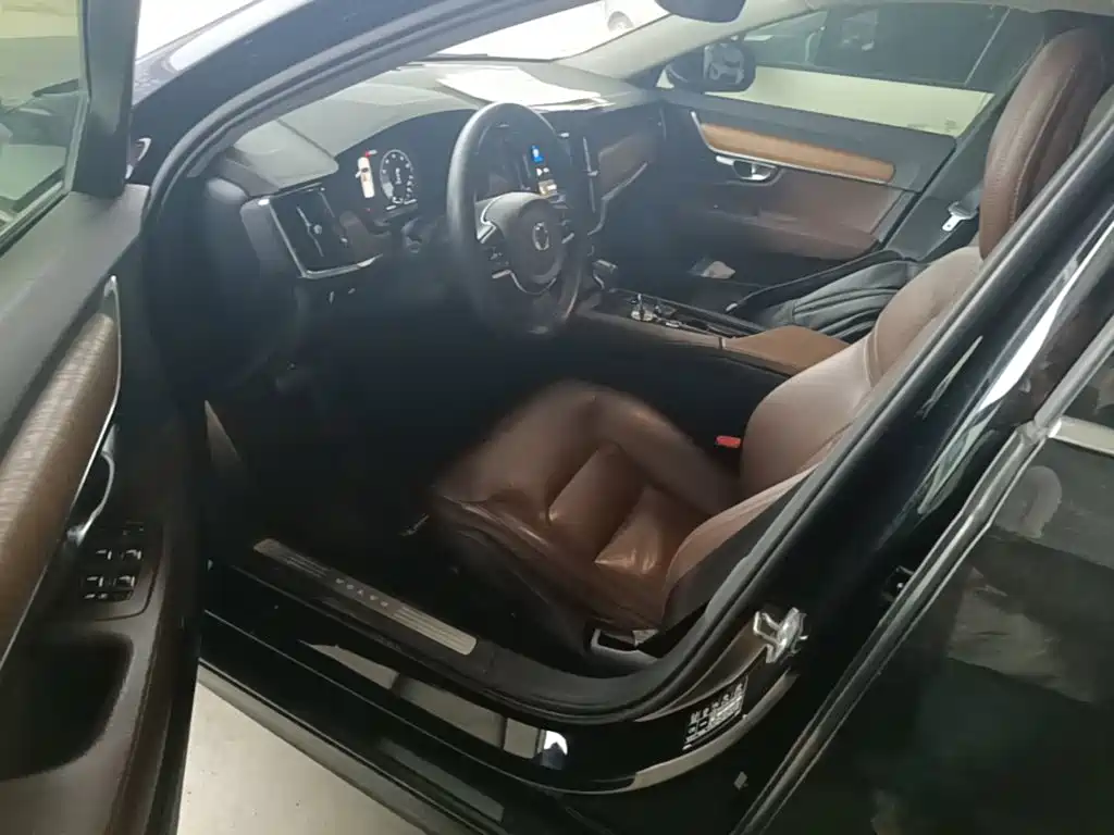 Volvo S90 — миниатюра 15
