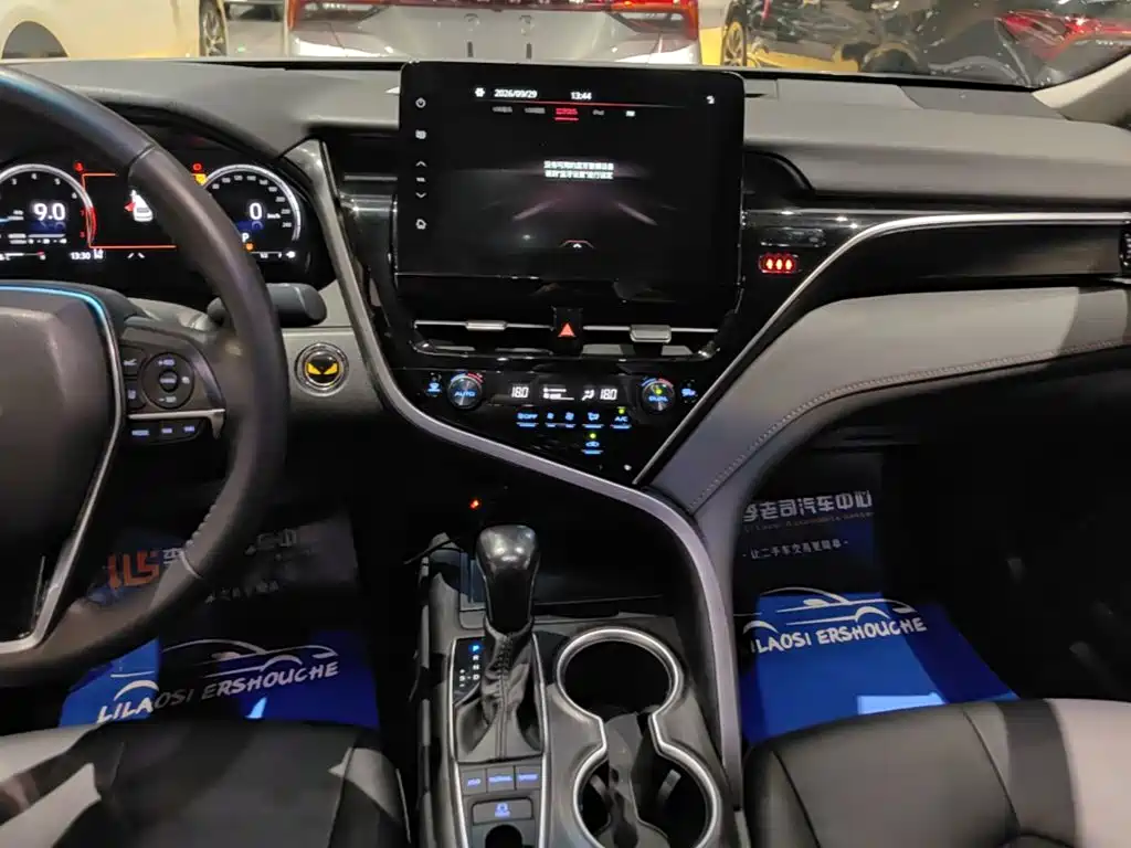 Toyota Camry — миниатюра 13