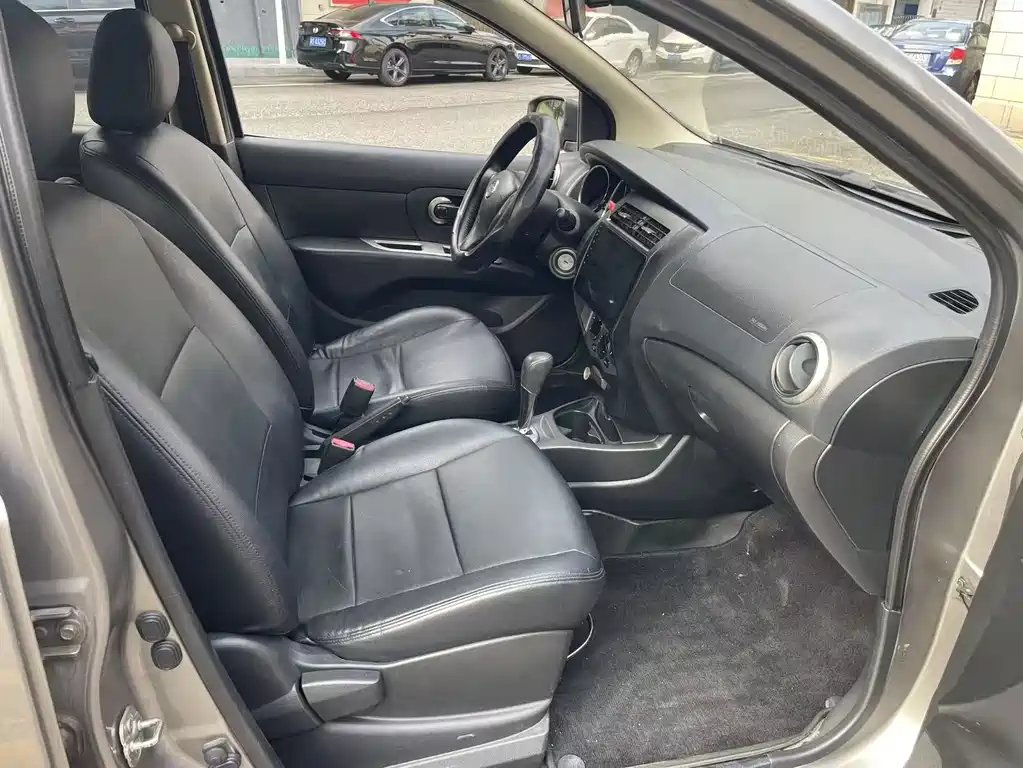 Nissan Livina — миниатюра 9