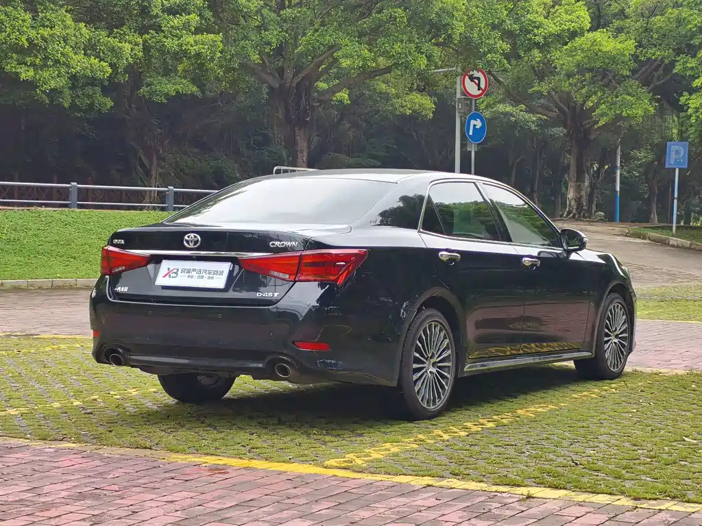 Toyota Crown — миниатюра 5