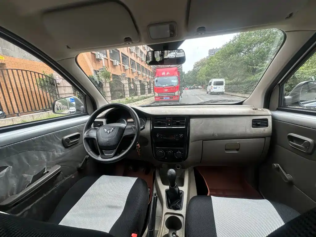 Wuling Rongguang V — миниатюра 10