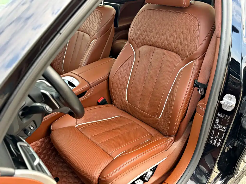BMW 7 Series — миниатюра 7