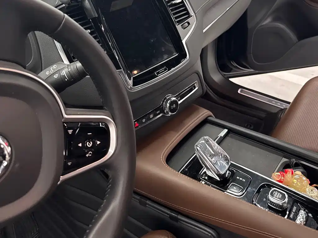 Volvo XC90 — миниатюра 11
