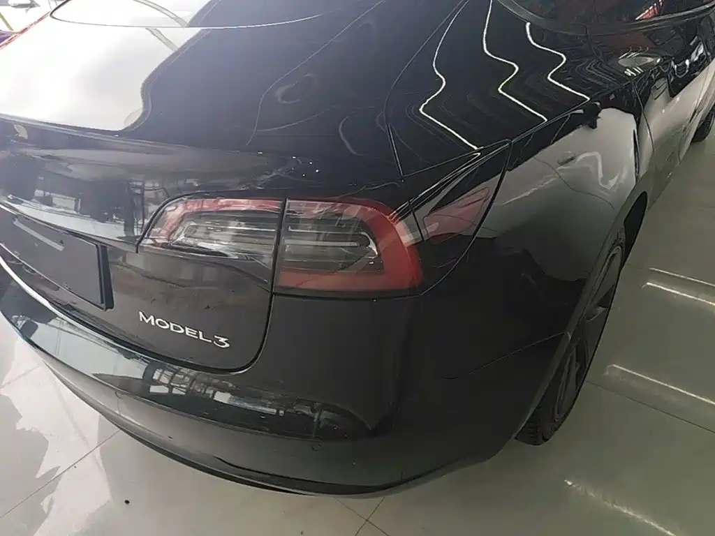 Tesla Model 3 — миниатюра 8