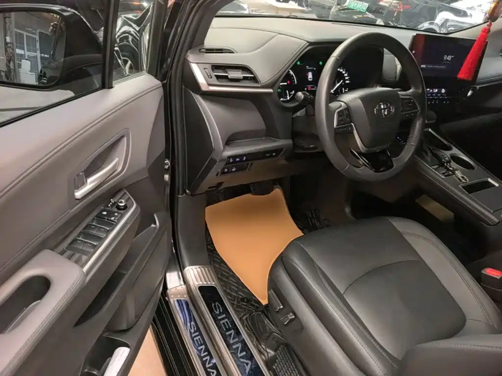 Toyota Sienna — миниатюра 16