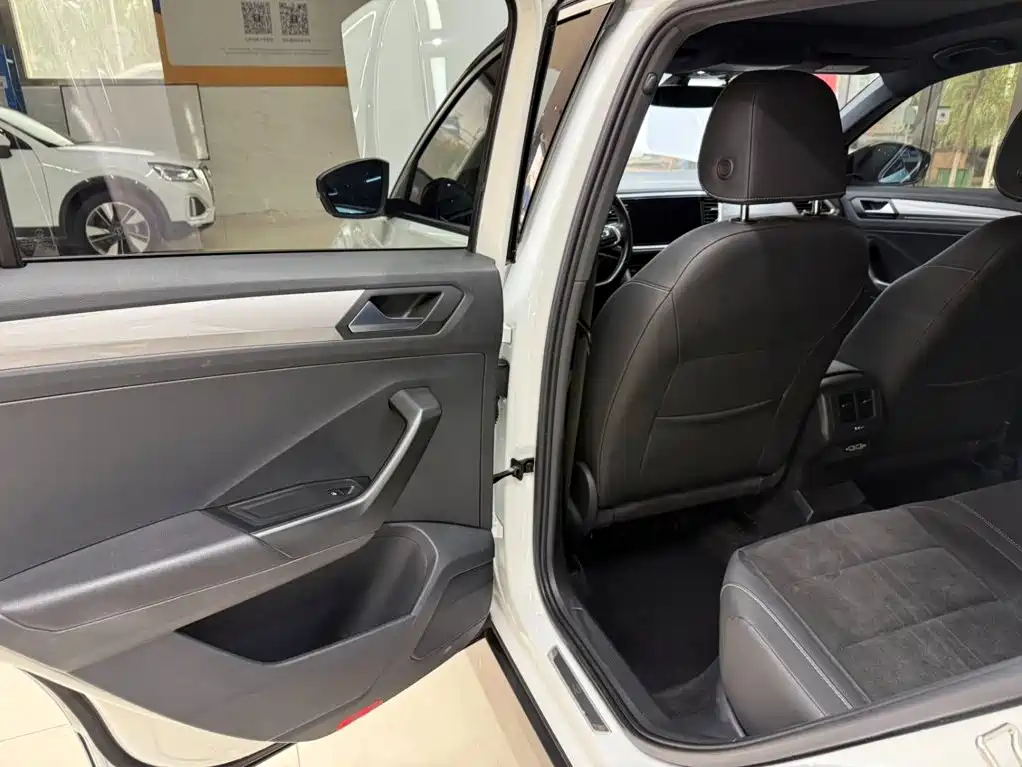 Volkswagen T-Roc — миниатюра 17