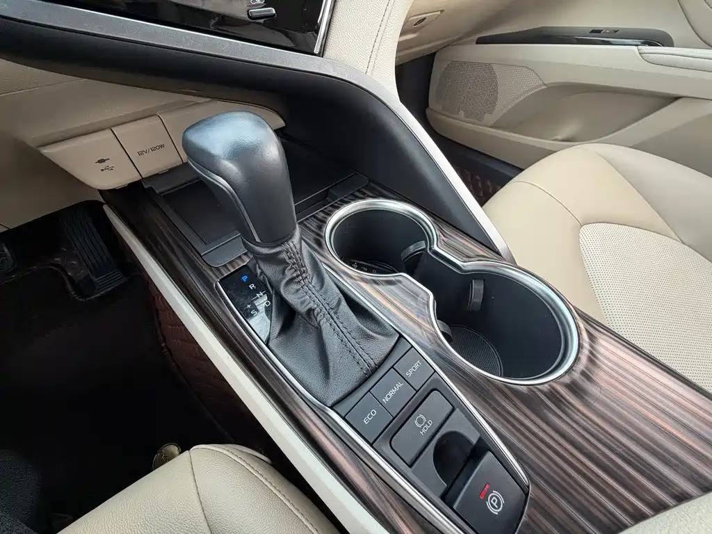 Toyota Camry — миниатюра 18